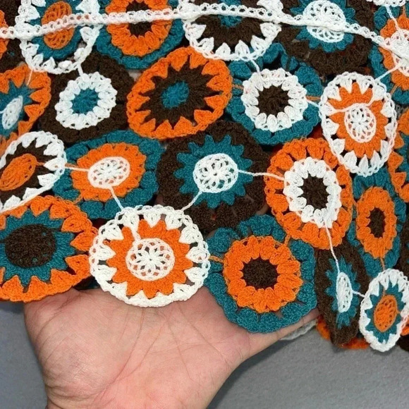 Julia Crochet Crop Top Granny Circles, sleeveless, - Picture 5 of 5